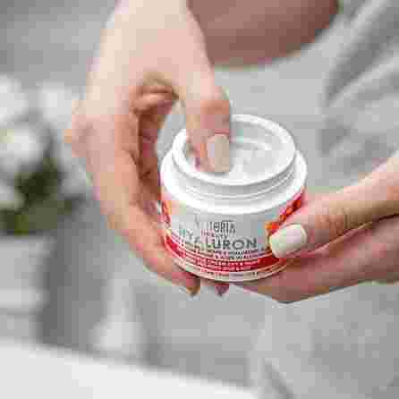 VICTORIA BEAUTY Hyaluron Anti-Wrinkle With Caviarm, Red Grape Extracts sejas krēms, 50 ml