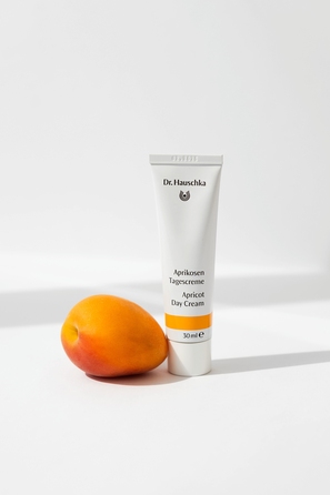 DR.HAUSCHKA Apricot Day sejas krēms, 30 ml