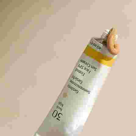 DR.HAUSCHKA Tinted Face Sun SPF 30 saules aizsarglīdzeklis, 40 ml