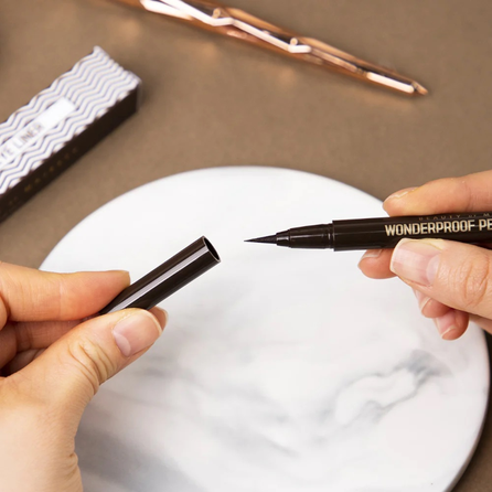 BOM Wonderproof Pen 01 Wonder Black acu laineris, 0.5 g