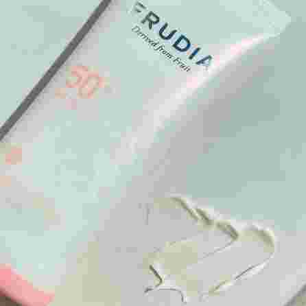 FRUDIA Velvet Fit Blurring Sun  saules aizsargkrēms, 40 g