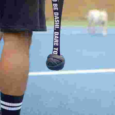 DASHI Black Rubber Ball rotaļlieta, 1 gab.